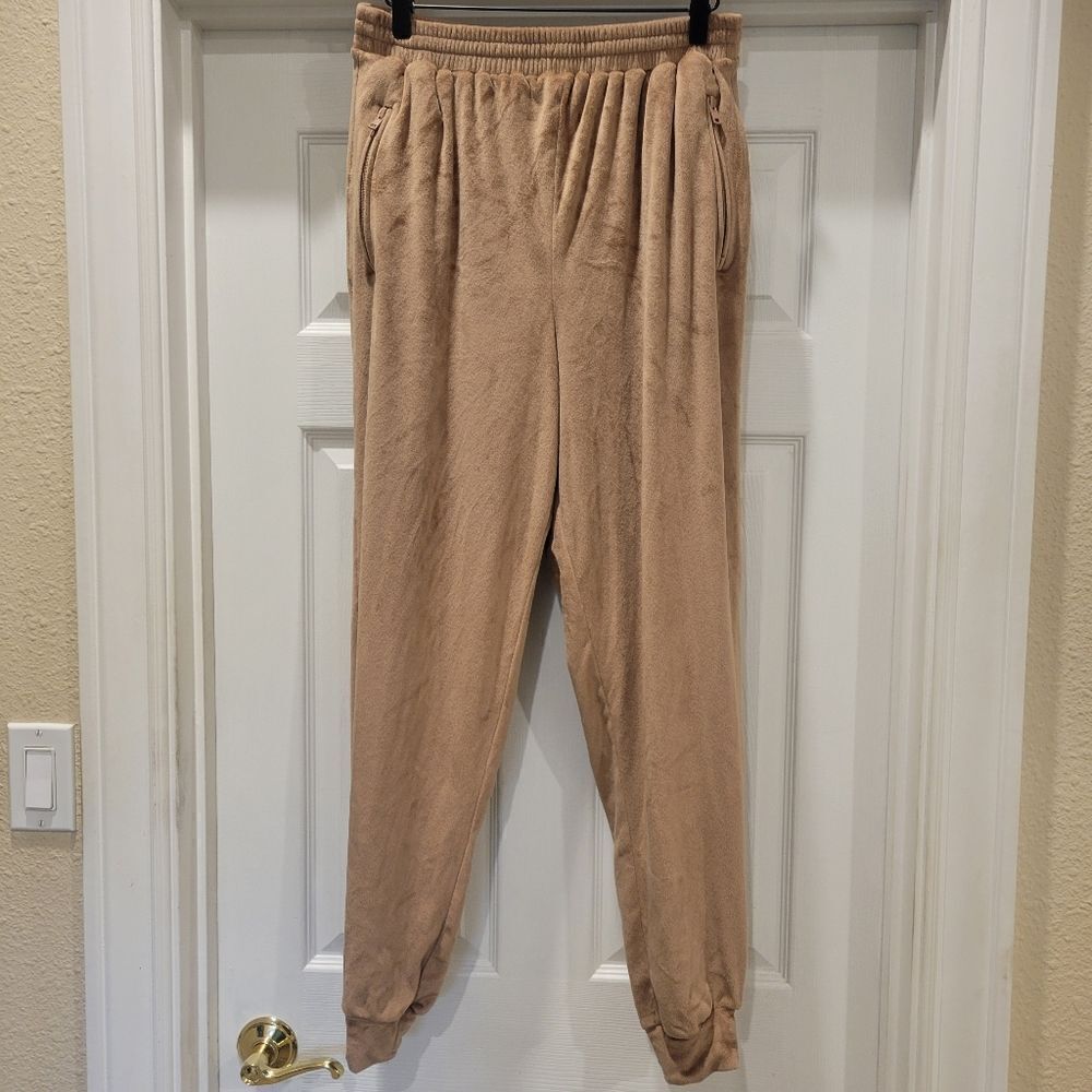 SKIMS velour joggers, tan Med